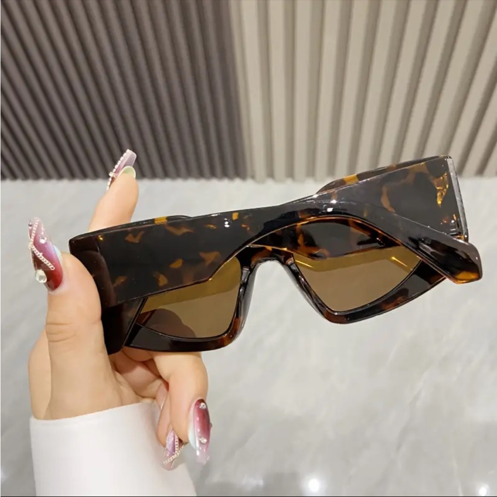 🆕 Trendy Oversized Cat Eye Sunglasses Y2K Creative Unique Design‼️ MOD SQUAD ‼️ - Picture 4 of 16